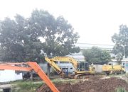 Sektor 22 Citarum Harum Sub 5 Pengerukan Sedimentasi di Sungai Cinambo