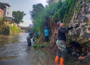 Sektor 22 Citarum Harum Sub 06 Bersihkan Sungai Cikapundung