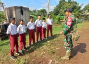 Dansub 4 Serma Deni Kenalkan Kepedulian Lingkungan Kepada Anak Sekolah