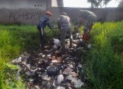 Sektor 5 Citarum Harum Sub 3 Angkut Sampah di Bantaran Sungai Citarum