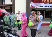 Bersama FKPD, Kapolresta Barelang Bagikan Takjil Ramadhan