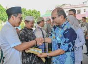 Pj. Wali Kota Padangsidimpuan Berikan Tali Asih ke Pensiunan ASN