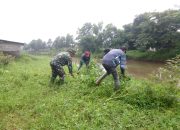 Sektor 5 Citarum Harum Sub 2 Kembali Kerahkan Anggota dan Masyarakat Bersihkan Bantaran Sungai Citarum 