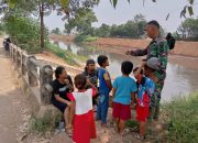 Komsos Sektor 5 Citarum Harum Sub 1 Sadar Anak – Anak di Bantaran Sungai Citarum