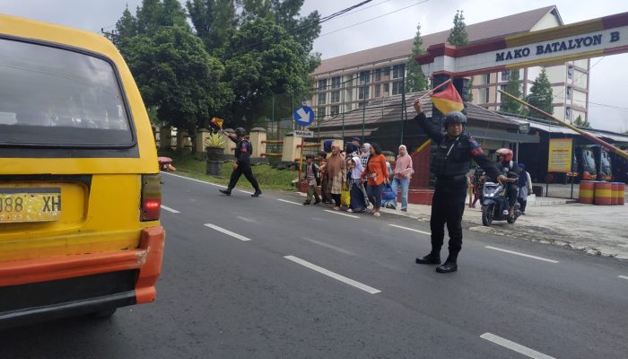 Brimob Polda Jabar Gatur Lantas di Jalur Lembang – Subang