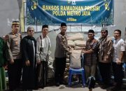 Bansos Ramadhan Presisi Polsek Tambora Berikan 50 Sak Semen untuk Perbaikan Masjid Jami Al Mutaqien