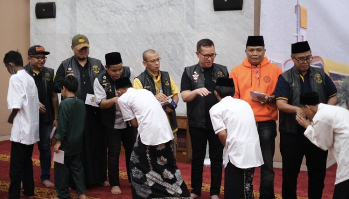 Komunitas Motor Gede B’Brothers Indonesia Santuni Yatim Dhuafa dan Buka Puasa Bersama di Masjid Raya Bani Umar Bintaro