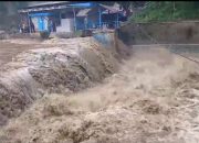 Tiga Bocah Hilang Terseret Arus Sungai Cikapundung