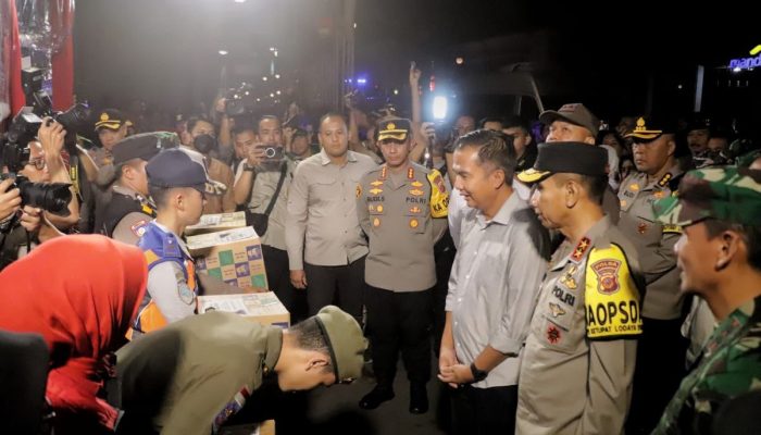 Malam Takbiran, Kapolda Jabar Tinjau Pos PAM Ops Ketupat Lodaya 2024