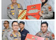 Kabid Humas Polda Metro Jaya Beri Penghargaan Kepada Kasi Humas dan Personel Berprestasi