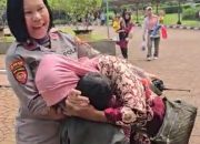 Satuan Pam Obvit Polres Metro Jakarta Selatan Pertemukan Anak Terpisah Dari Orang Tuanya Saat Berwisata
