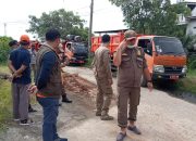 UPTD 2 DLH Kab Bekasi Bersama Pemdes Satriajaya dan Muspika Tambun Utara Angkut Puluhan Ton Sampah Menumpuk di Aliran Sungai Kampung Gebang