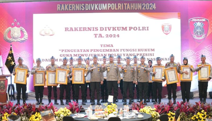 Bidkum Polda Jabar Raih 4 Penghargaan dalam Rakernis Divisi Hukum Polri T.A. 2024