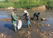 Sektor 5 Citarum Harum Sub 4 Bersihkan Sampah di Sungai Citarum