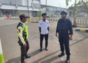 Brimob Polda Jabar Patroli Kamtibmas di Stasiun KAI Garut