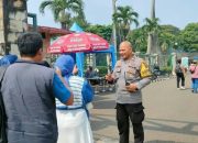 Bhabinkamtibmas Kelurahan Ragunan Berikan Himbauan Kepada Wisatawan Taman Margasatwa Ragunan