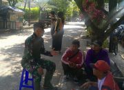 Anggota Sektor 22 Citarum Harum Sub 4 Patroli Sungai dan Komsos kepada Warga
