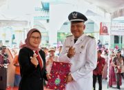 Kukuhkan Kuwu Cangkingan, Bupati Nina Agustina Disambut Ribuan Warga