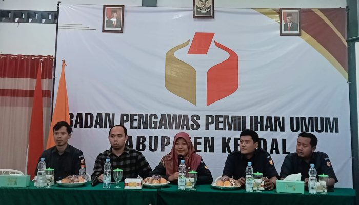 Bawaslu Kendal Mengadakan Jumpa Pers Bersama Awak Media Terkait Tentang Awasi Coklit Hingga Rampung