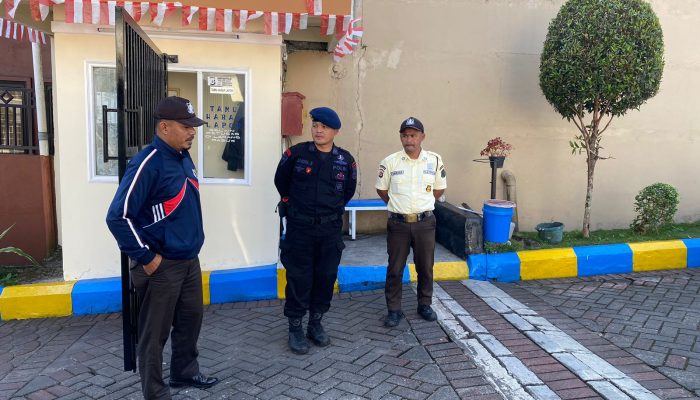 Brimob Polda Jabar Patroli Harkamtibmas di Lingkungan Perumahan 