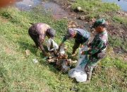 Antisipasi Pencemaran, Sektor 5 Citarum Harum Sub 1 Karbak Pembersihan Sampah di Sungai Citarum
