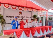 Pasangan Balon Bupati Nina-Tobroni Daftarkan di KPU Indramayu