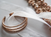 Cara Bedakan Emas Asli dan Palsu, Jangan Sampai Tertipu!