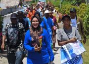 Warga Distrik Kofiau Padati Kunjungan Silaturahmi Calon Bupati Ria Umlati