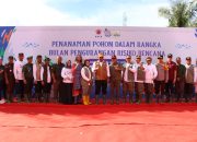 Danlanud SIM ambil andil penanaman Mangrove dalam rangka peringatan Bulan Pengurangan Risiko Bencana Tahun 2024.