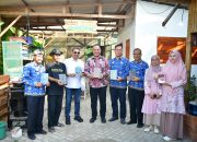 Pjs. Bupati Indramayu Apresiasi Warga Balongan Ubah Sampah Menjadi Aneka Kerajinan Bernilai Ekonomis