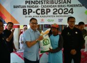 Pemkab Indramayu Distribusikan Bantuan Pangan kepada Ratusan Warga guna Perkuat Ketahanan Pangan