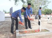 Peringati HUT Ke-53 KORPRI, Sekda Indramayu Pimpin Ziarah Ke Taman Makam Pahlawan