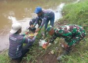 Ciptakan Lingkungan Bersih dan Sehat, Sektor 5 Citarum Harum Sub 4 Pastikan Bantaran Sungai Bebas Sampah