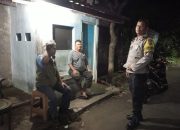 Bhabinkamtibmas Benda Baru Sambangi Petugas Keamanan, Sampaikan Pesan Kamtibmas