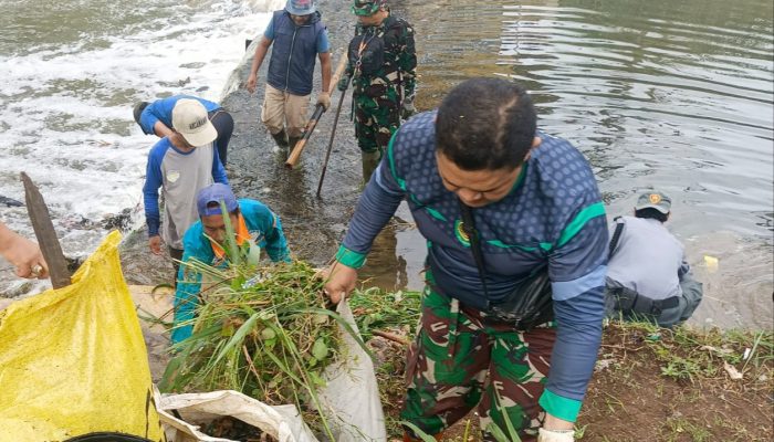 Sektor 22 Citarum Harum Sub 6 Pembersihan Sungai Cipamokolan Wilayah Cisaranten Endah