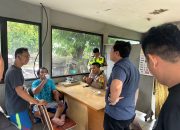 Anggota Polsek Serpong Amankan ODGJ Yang Naik Ke Tower Listrik 