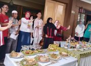 Warga RT 005/010 Kelurahan Cipinang Besar Selatan Rayakan HUT RI Ke 80 dengan Lomba Kreasi Nasi Goreng.