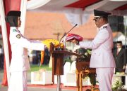 Khidmat, Wabup Syaefudin Pimpin Upacara Penurunan Bendera HUT ke-80 RI Tingkat Kabupaten Indramayu