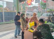 Masyarakat Rela Mengantri Pada Kegiatan Gerakan Pangan Murah TNI di Koramil 0621-23/PP, Dalam Waktu Dua Jam Habis Terjual