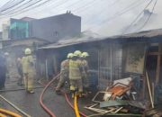 Team Damkar Jakarta Selatan Tangani Dua Musibah Kebakaran Sekaligus di Gandaria Utara dan Bukit Duri