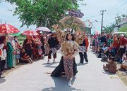 Masyarakat Desa Gondang Tampilkan Kreatifitas Dalam Momentum Karnaval