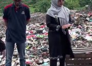 Bupati Pandeglang Tahan Kiriman Sampah Dari Tangsel, Warga: Masih, Malam Ngirim Sampah nya
