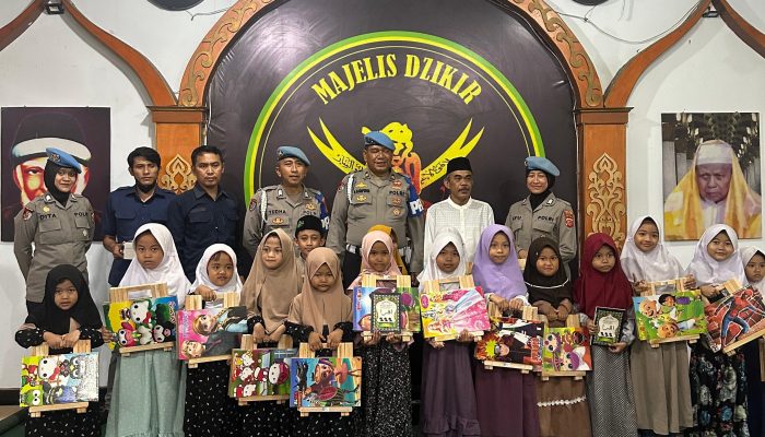 Polisi Peduli Sosial Kasi Propam Polres Cimahi Salurkan Perlengkapan Mengaji