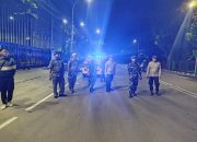 Polsek Cisauk bersama unsur TNI, Satpol PP Kecamatan Setu, dan KSK Cisauk melaksanakan patroli skala besar