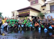 Pemeriksaan Kesehatan Gratis dan Bagi-bagi Sembako kepada Ojol di Mako Polsek Pondok aren