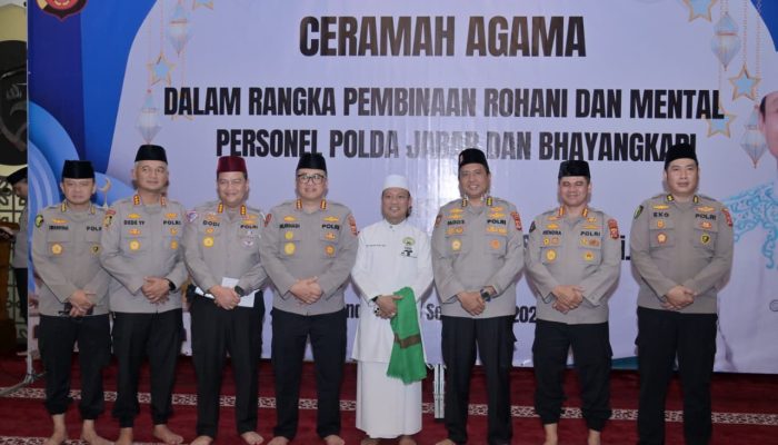 Dai Kondang Dr. Das’ad Latif Ceramah Bin Rohtal di Polda Jabar