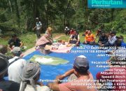 Administratur KPH Banyumas Barat Tekankan Disiplin dan Semangat Pada Penyadap Getah Pinus