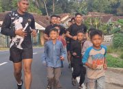 Anak-Anak Cineam Ikut Fun Run Bersama Anggota Satbrimob Polda Jabar
