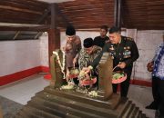Sambut Hari Jadi ke-498 Kabupaten Indramayu, Kapolres dan Forkopimda Tabur Bunga di Makam Arya Wiralodra