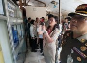 Satpol PP Menyegel Tiga Lokasi Depot Air Minum Isi Ulang Tak Berizin di Jakarta Selatan
